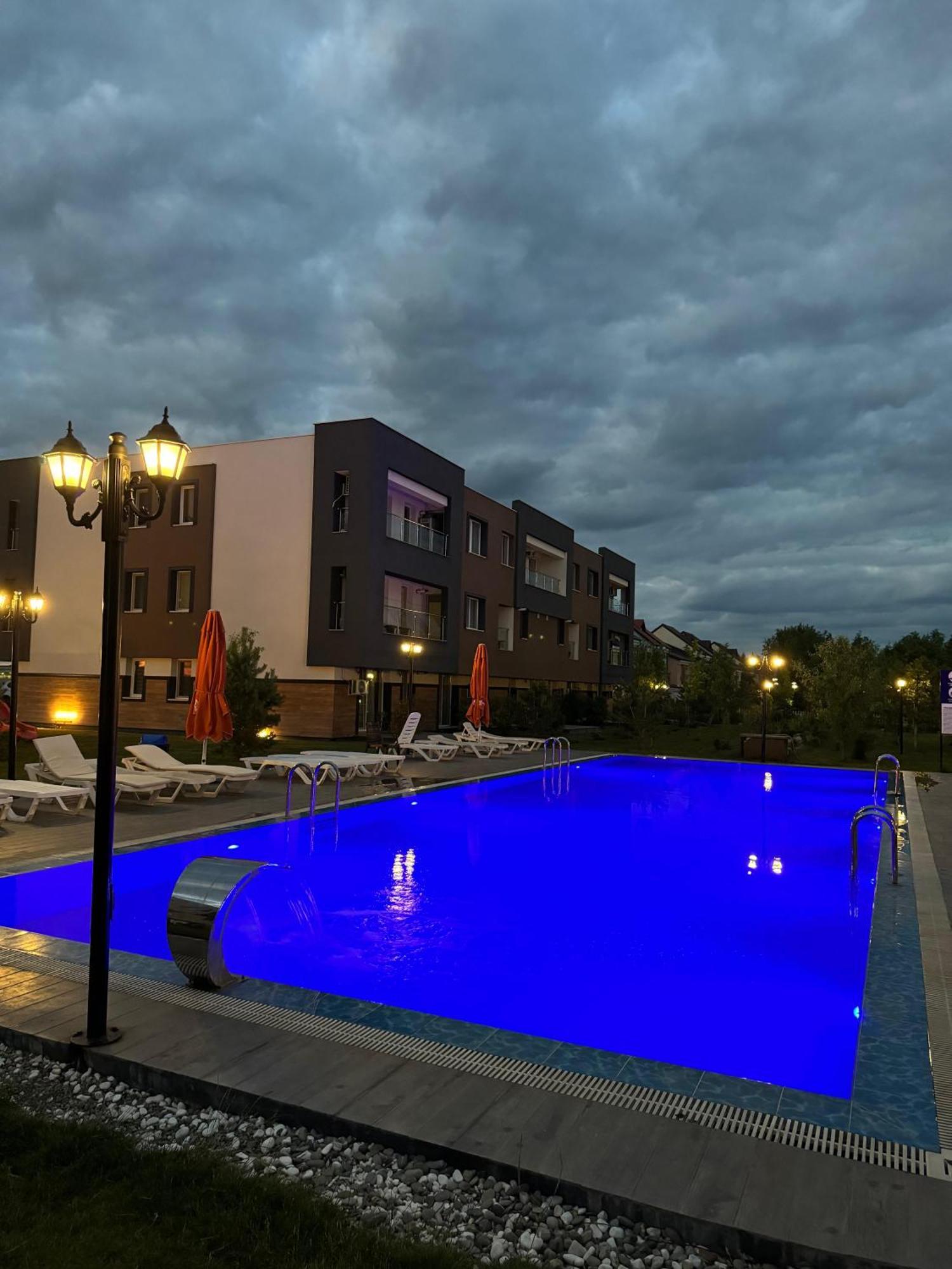 Libertatii Gardens Poolside Airport&Therme Otopeni Extérieur photo